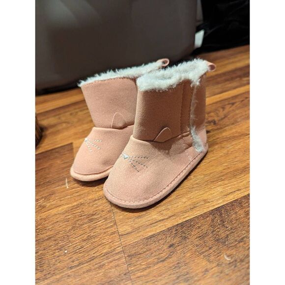 Carter's soft fur lined baby booties 3-6m - Picture 2 of 5